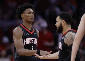 队记：范乔丹伤退影响了火箭的下限 想达到上限得看谢泼德&阿门