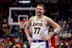 夸梅:东契奇进攻还行防守太差 如果超巨可以没有防守那当我没说