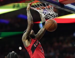 开课了！英格拉姆突破单臂隔扣新秀卡尔克布伦纳